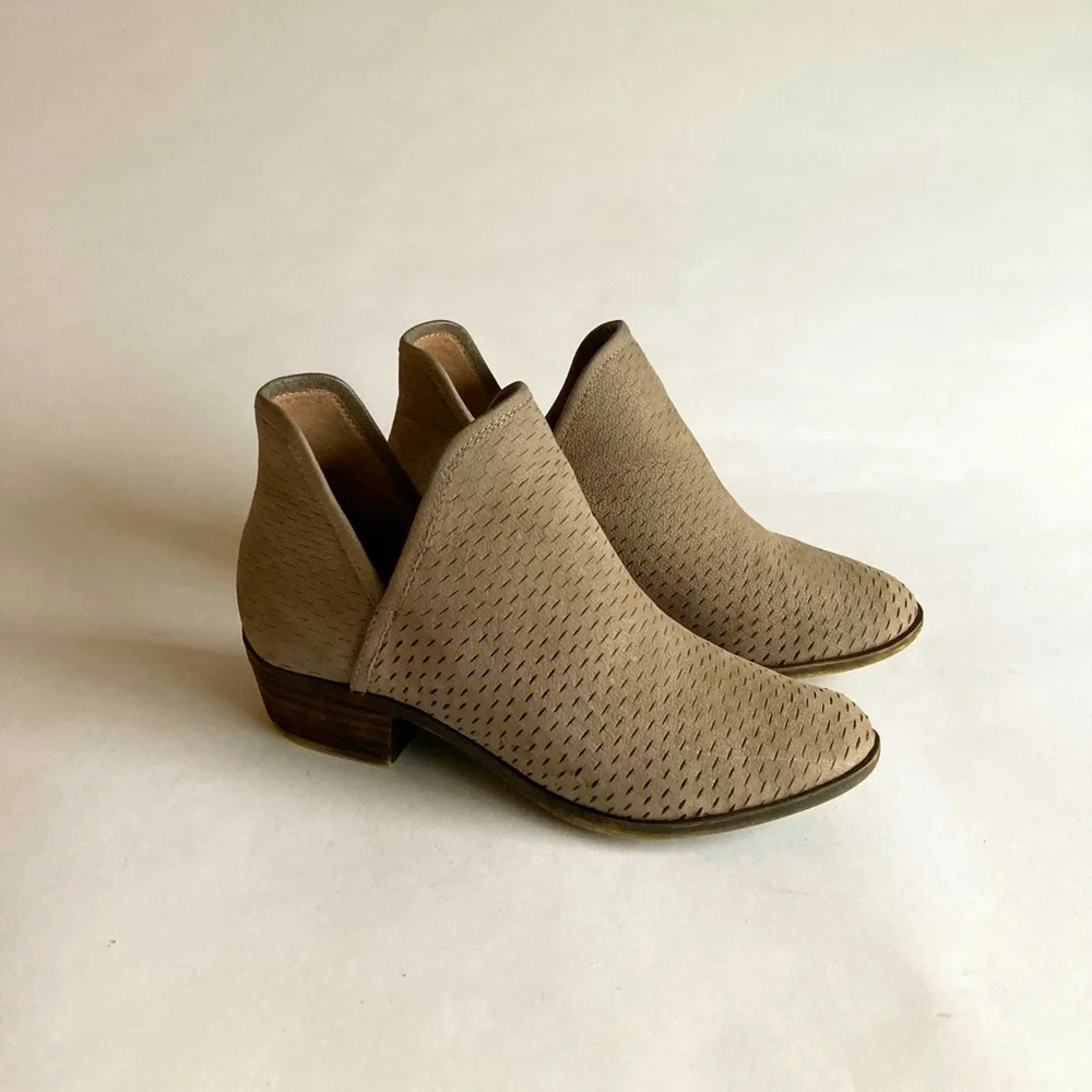 Lucky Brand Cream Leather Ankle Booties size 7 - Picture 1 of 12